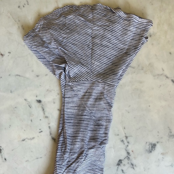 3/$15 Black White long Sleeve Top, M/L - Picture 4 of 4